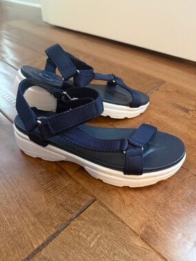 Journee Varo Collection sandals Navy Blue size 8.5